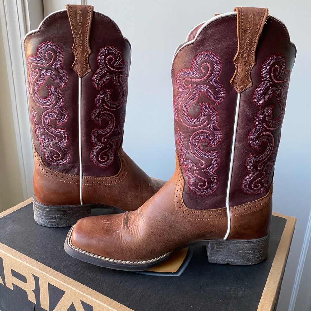 Ariat women’s Cowboy Boots NWT & box